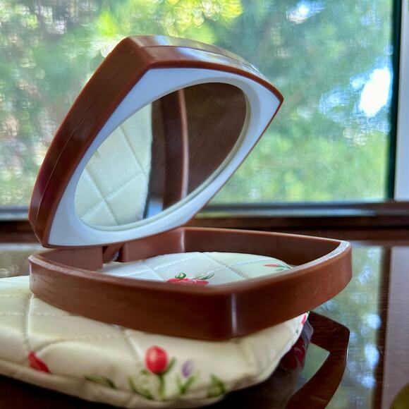 Vintage Folding Travel Mirror with Vinyl Floral Storage Pouch ￼ - Picture 7 of 14